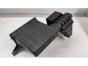 Gebruikte Luchtfilterhuis Suzuki Swift (ZA/ZC/ZD1/2/3/9) 1.3 VVT 16V Prijs € 40,00 Margeregeling aangeboden door Autodemontage van de Laar