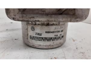 Gebruikte Stuurbekrachtiging Pomp Volkswagen Polo IV (9N1/2/3) 1.4 16V Prijs € 150,00 Margeregeling aangeboden door Autodemontage van de Laar