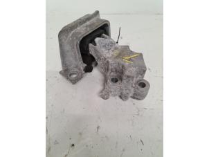 Gebruikte Motorrubber Renault Twingo II (CN) 1.2 16V Prijs € 50,00 Margeregeling aangeboden door Autodemontage van de Laar