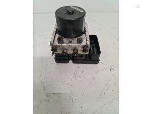 Gebruikte ABS Pomp Renault Twingo II (CN) 1.2 16V Prijs € 150,00 Margeregeling aangeboden door Autodemontage van de Laar