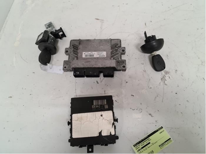 Gebruikte Computer Motormanagement Renault Twingo II (CN) 1.2 16V Prijs € 250,00 Margeregeling aangeboden door Autodemontage van de Laar