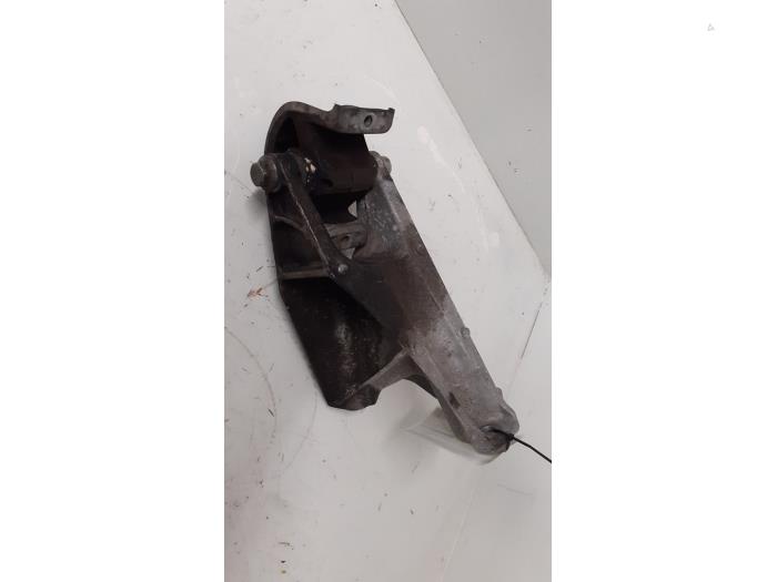 Gebruikte Motorrubber Volkswagen Transporter/Caravelle T5 2.0 TDI BlueMotion Prijs € 50,00 Margeregeling aangeboden door Autodemontage van de Laar