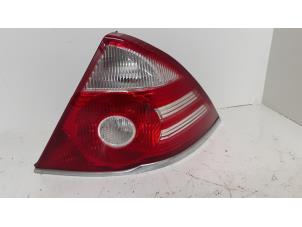 Gebruikte Achterlicht rechts Ford Mondeo III 2.0 16V Prijs € 35,00 Margeregeling aangeboden door Autodemontage van de Laar