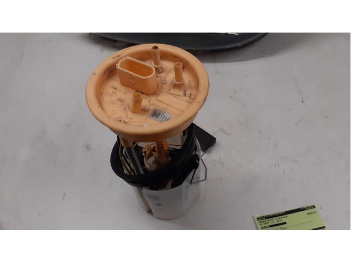 Gebruikte Tank element Pomp Volkswagen Caddy III (2KA,2KH,2CA,2CH) 2.0 TDI 16V Prijs € 100,00 Margeregeling aangeboden door Autodemontage van de Laar