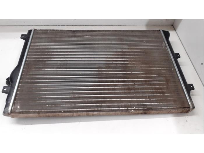Gebruikte Radiateur Volkswagen Caddy III (2KA,2KH,2CA,2CH) 2.0 TDI 16V Prijs € 50,00 Margeregeling aangeboden door Autodemontage van de Laar