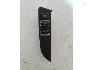 Gebruikte Schakelaar ESP BMW 1 serie (F20) 118i 1.5 TwinPower 12V Prijs € 40,00 Margeregeling aangeboden door Autodemontage van de Laar