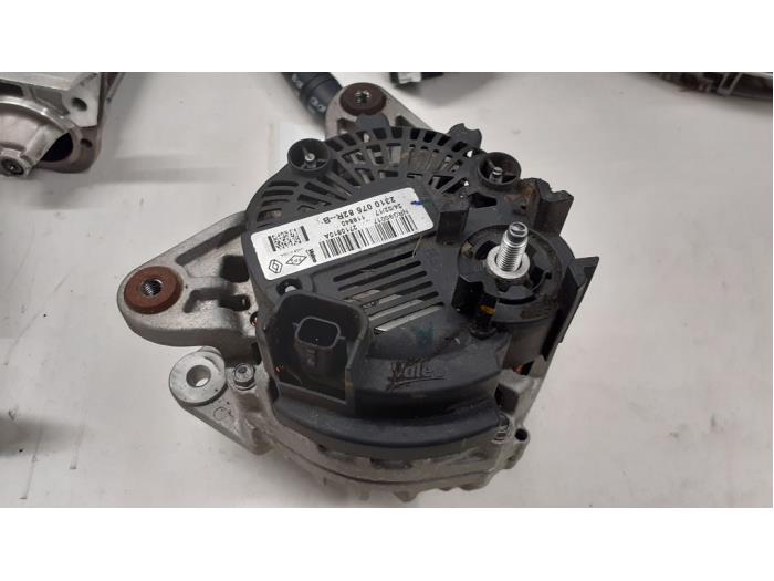 Gebruikte Dynamo Dacia Sandero II 1.0 Sce 12V Prijs € 90,00 Margeregeling aangeboden door Autodemontage van de Laar