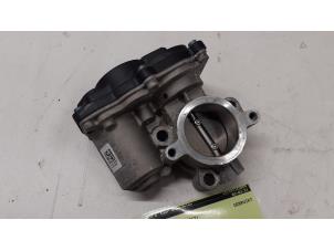 Gebruikte Gasklephuis Dacia Sandero II 1.0 Sce 12V Prijs € 90,00 Margeregeling aangeboden door Autodemontage van de Laar