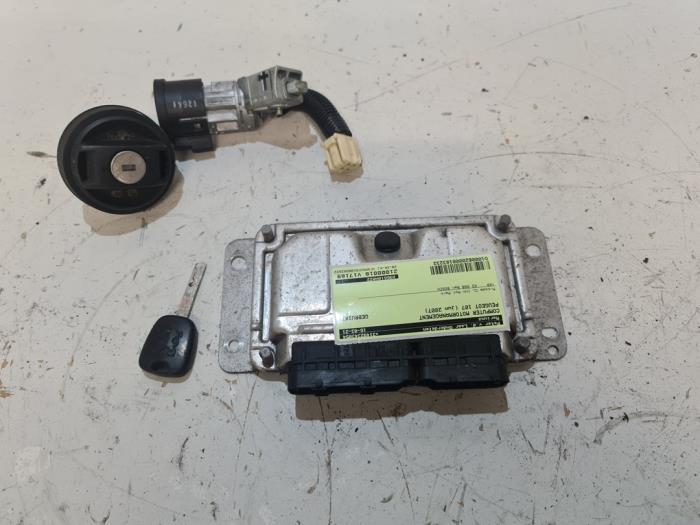 Gebruikte Computer Motormanagement Peugeot 107 1.0 12V Prijs € 80,00 Margeregeling aangeboden door Autodemontage van de Laar