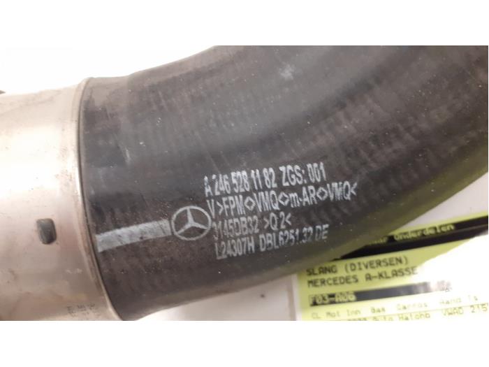 Slang (diversen) van een Mercedes-Benz A (W176) 2.2 A-200 CDI, A-200d 16V 2018