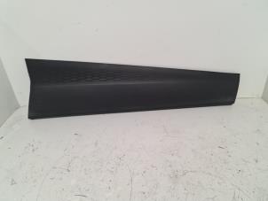 Gebruikte Carrosserielijst Renault Captur Prijs € 35,00 Margeregeling aangeboden door Autodemontage van de Laar