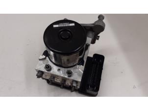 Gebruikte ABS Pomp Mercedes C (C204) 1.8 C-180 CGI 16V BlueEfficiency Prijs € 200,00 Margeregeling aangeboden door Autodemontage van de Laar