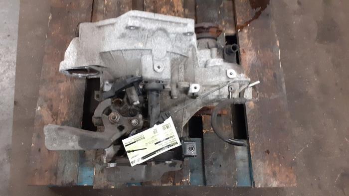 Versnellingsbak van een Audi A1 (8X1/8XK) 1.6 TDI 16V 2013