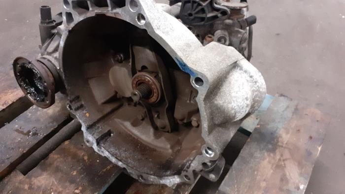 Versnellingsbak van een Audi A1 (8X1/8XK) 1.6 TDI 16V 2013