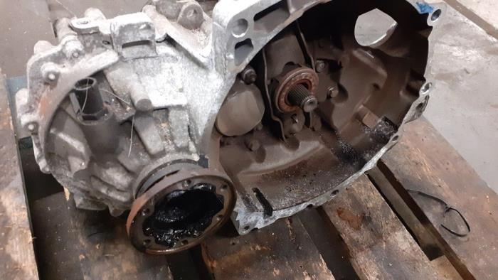 Versnellingsbak van een Audi A1 (8X1/8XK) 1.6 TDI 16V 2013