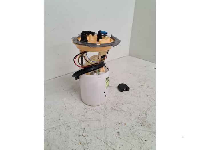 Gebruikte Tank element Pomp Volkswagen Touran (5T1) 2.0 TDI 110 Prijs € 125,00 Margeregeling aangeboden door Autodemontage van de Laar