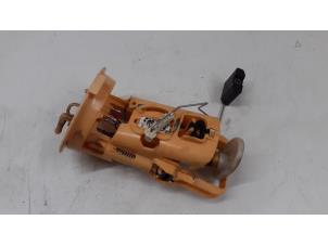 Gebruikte Benzinepomp BMW 3 serie Touring (E46/3) 320d 16V Prijs € 50,00 Margeregeling aangeboden door Autodemontage van de Laar
