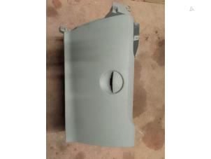 Gebruikte Dashboardkastje Renault Kangoo Prijs € 25,00 Margeregeling aangeboden door Autodemontage van de Laar