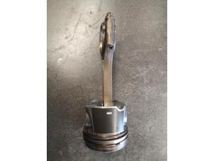 Gebruikte Drijfstang Volvo V40 (MV) 2.0 D4 16V Prijs € 120,00 Margeregeling aangeboden door Autodemontage van de Laar