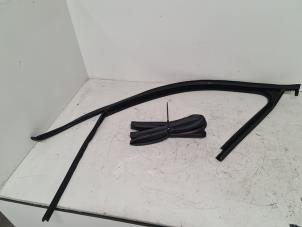 Gebruikte Deurrubber 4Deurs links-voor Volkswagen Tiguan Prijs € 75,00 Margeregeling aangeboden door Autodemontage van de Laar