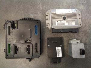 Gebruikte Computer Motormanagement Renault Scénic III (JZ) 1.4 16V TCe 130 Prijs € 350,00 Margeregeling aangeboden door Autodemontage van de Laar