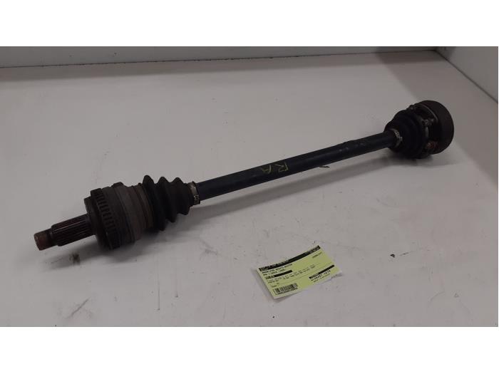 Gebruikte Aandrijfas rechts-achter BMW 1 serie (E87/87N) 116i 1.6 16V Prijs € 100,00 Margeregeling aangeboden door Autodemontage van de Laar