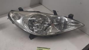 Gebruikte Rechter Koplamp Peugeot 307 Break (3E) 2.0 HDi 90 Prijs € 50,00 Margeregeling aangeboden door Autodemontage van de Laar