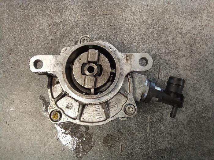 Gebruikte Vacuumpomp (Diesel) Renault Trafic New (JL) Prijs € 50,00 Margeregeling aangeboden door Autodemontage van de Laar