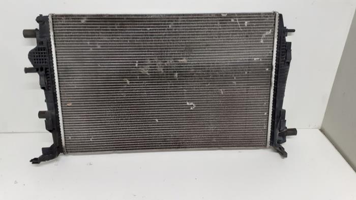 Gebruikte Radiateur Renault Scénic III (JZ) 1.9 dCi Prijs € 50,00 Margeregeling aangeboden door Autodemontage van de Laar
