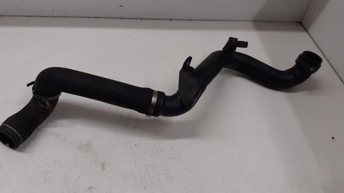 Gebruikte Intercooler Buis Peugeot Bipper (AA) 1.3 HDI Prijs € 30,00 Margeregeling aangeboden door Autodemontage van de Laar