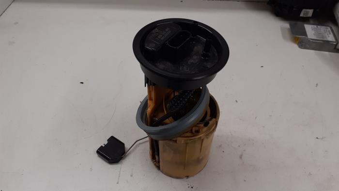 Gebruikte Tank element Pomp Volkswagen Transporter T5 2.5 TDi Prijs € 70,00 Margeregeling aangeboden door Autodemontage van de Laar