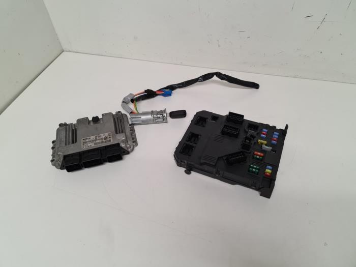 Gebruikte Computer Motormanagement Citroen Xsara Picasso (CH) 1.6 HDi 16V 92 Prijs € 175,00 Margeregeling aangeboden door Autodemontage van de Laar