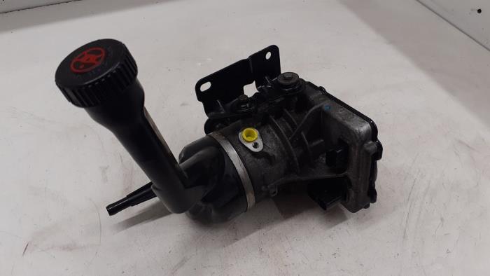 Gebruikte Pomp Servo Citroen C4 Grand Picasso (UA) 1.6 HDiF 16V 110 Prijs € 140,00 Margeregeling aangeboden door Autodemontage van de Laar