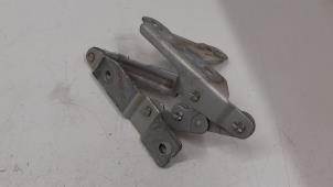 Gebruikte Motorkap Scharnier Seat Altea (5P1) 1.6 Prijs € 20,00 Margeregeling aangeboden door Autodemontage van de Laar