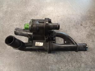 Gebruikte Thermostaathuis Citroen Berlingo 1.6 HDI 16V 75 Prijs € 40,00 Margeregeling aangeboden door Autodemontage van de Laar