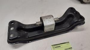 Gebruikte Versnellingsbak Steun Mercedes E (C238) E-200 2.0 Turbo 16V Prijs € 100,00 Margeregeling aangeboden door Autodemontage van de Laar