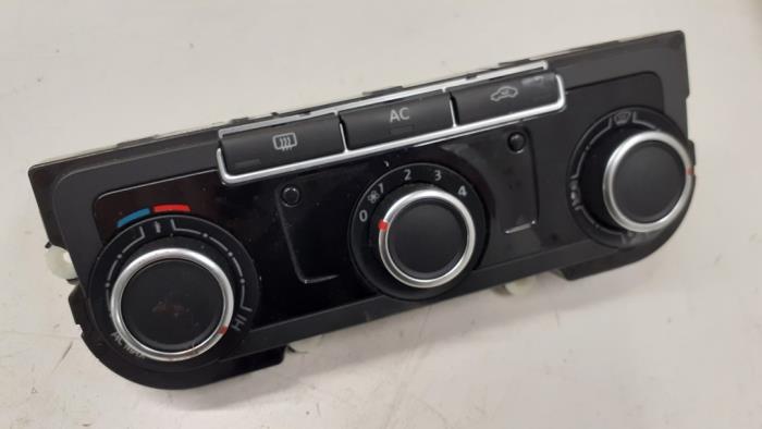 Kachel Bedieningspaneel van een Volkswagen Touran (1T3) 1.6 TDI 16V 2012