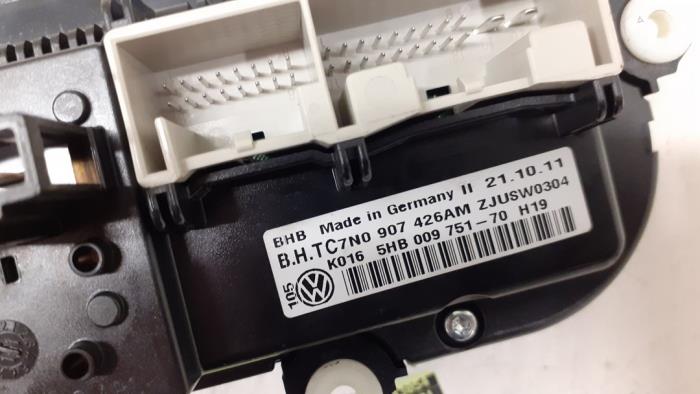 Kachel Bedieningspaneel van een Volkswagen Touran (1T3) 1.6 TDI 16V 2012