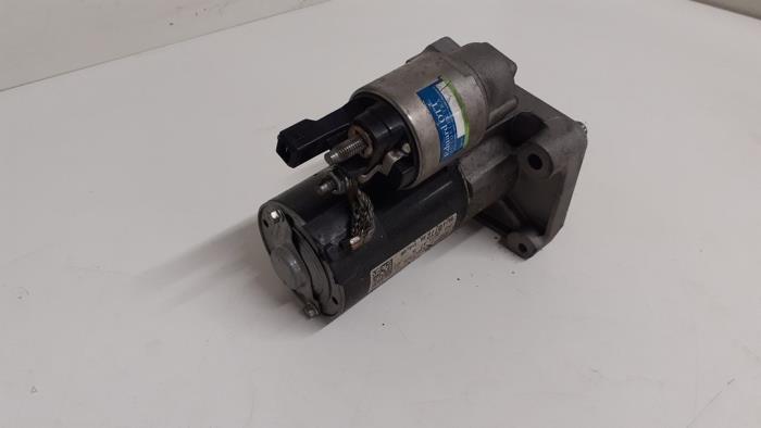 Startmotor van een Citroën C4 Picasso (3D/3E) 1.2 12V PureTech 130 2015