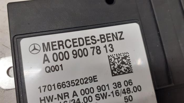 Module brandstof ADM van een Mercedes-Benz E (W213) E-220d 2.0 Turbo 16V 2017