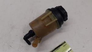 Gebruikte Servo Oliereservoir Ford Mondeo Prijs € 15,00 Margeregeling aangeboden door Autodemontage van de Laar