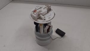 Gebruikte Benzinepomp Renault Captur (2R) 1.2 TCE 16V EDC Prijs € 80,00 Margeregeling aangeboden door Autodemontage van de Laar