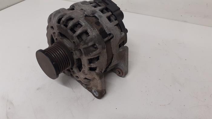Gebruikte Dynamo Renault Twingo III (AH) 1.0 SCe 70 12V Prijs € 90,75 Inclusief btw aangeboden door Autodemontage van de Laar
