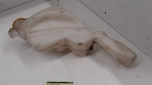 Gebruikte Ruitensproeiertank voor Dodge Caliber 2.0 CRD 16V Prijs € 25,00 Margeregeling aangeboden door Autodemontage van de Laar