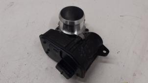 Gebruikte Gasklephuis Opel Crossland (X) 1.2 Turbo 12V Prijs € 75,00 Margeregeling aangeboden door Autodemontage van de Laar