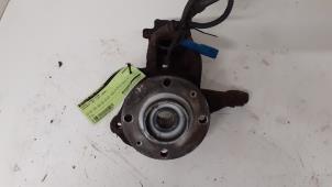 Gebruikte Fusee links-voor Peugeot 207/207+ (WA/WC/WM) 1.6 16V Prijs € 65,00 Margeregeling aangeboden door Autodemontage van de Laar