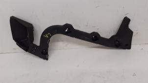 Gebruikte Bumpersteun links-achter Ford Focus 3 Wagon 1.6 SCTi 16V Prijs € 25,00 Margeregeling aangeboden door Autodemontage van de Laar