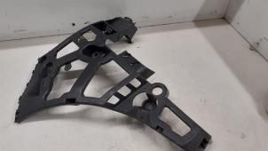 Gebruikte Bumpersteun links-achter Renault Megane III Berline (BZ) 1.4 16V TCe 130 Prijs € 25,00 Margeregeling aangeboden door Autodemontage van de Laar