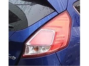 Gebruikte Achterlicht rechts Ford Fiesta 6 (JA8) 1.0 EcoBoost 12V 100 Van Prijs € 75,00 Margeregeling aangeboden door Autodemontage van de Laar