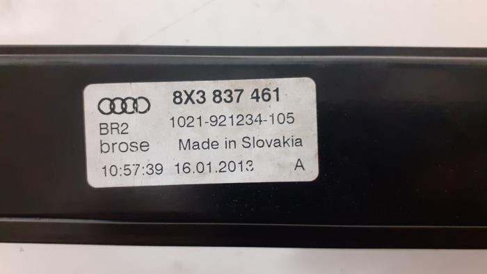 Raammechaniek 2Deurs links-voor van een Audi A1 (8X1/8XK) 1.6 TDI 16V 2013